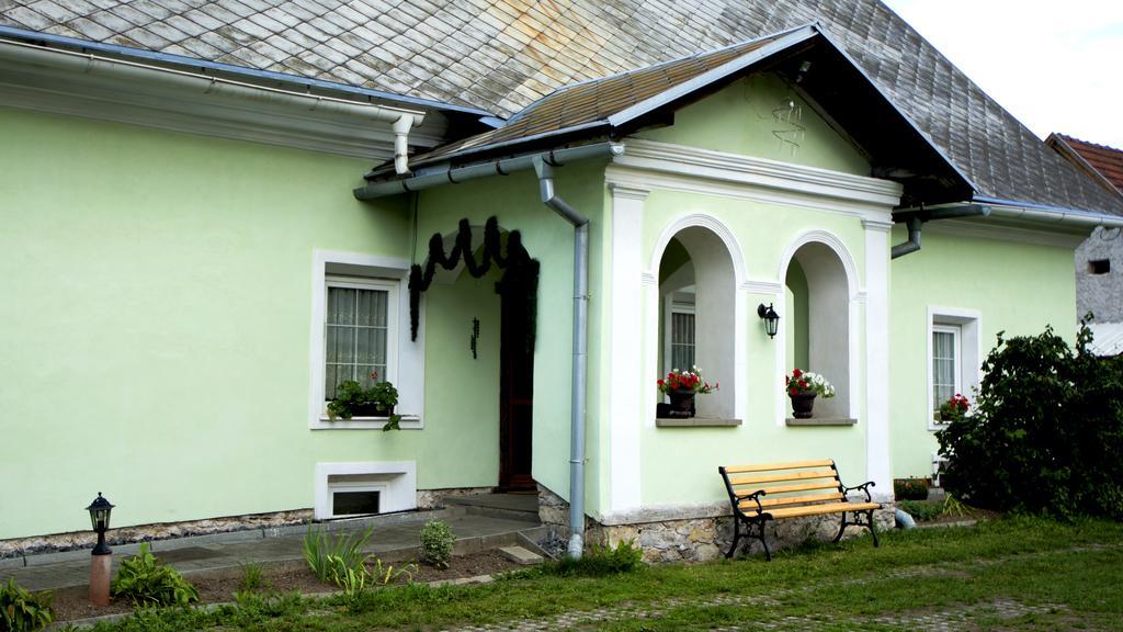 Zemianska Kúria Vachtár Kralova Lehota Exterior foto